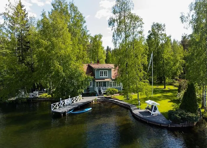 Kesaetie - Lakeside Paradise Вилла